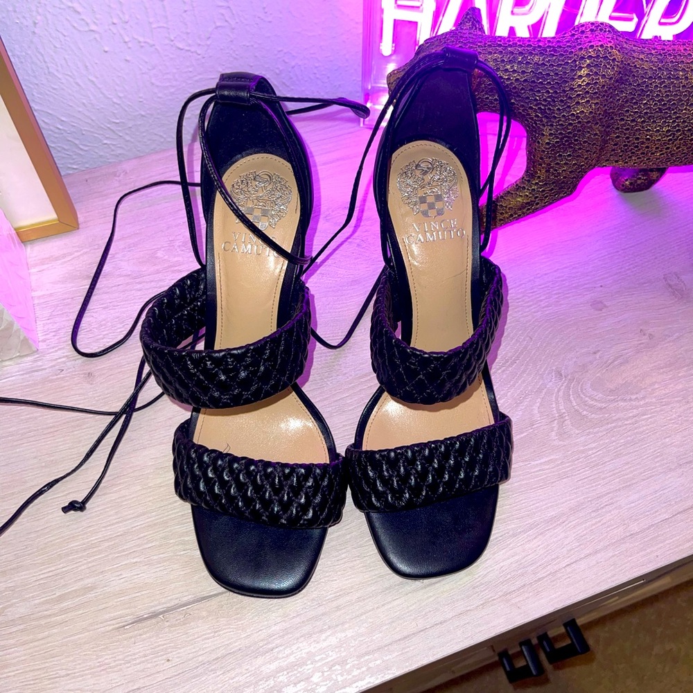 VINCE CAMUTO HEELS w/ TIE! [SIZE 8.5] GREAT CONDITION!